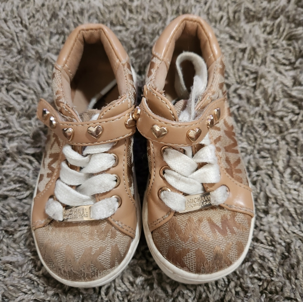 Toddler Michael kors shoes size 6